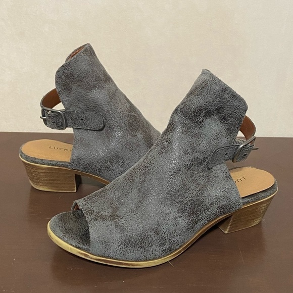 Lucky Brand LIKE NEW little girls 13 open toe buckle back stack heel bootie - Picture 8 of 8